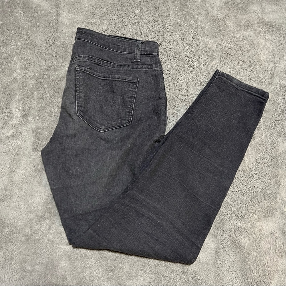 Forever 21 | Mid-rise Grey Skinny Jeans